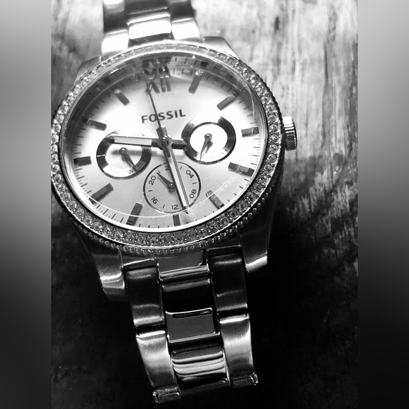 Women's Scarlette Analog Fossil Watch - Picture 6 of 9